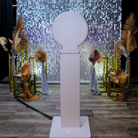 Lumi-toronto-selfie-station-photo-booth A white selfie station photo booth with a glittery backdrop