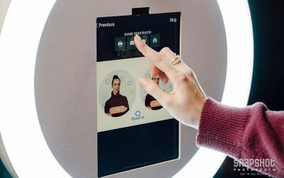 Button photo booth screen interaction